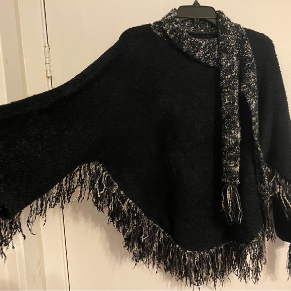 Soft acrylic poncho. Black with black, grey and white fringe. - Picture 2 of 4